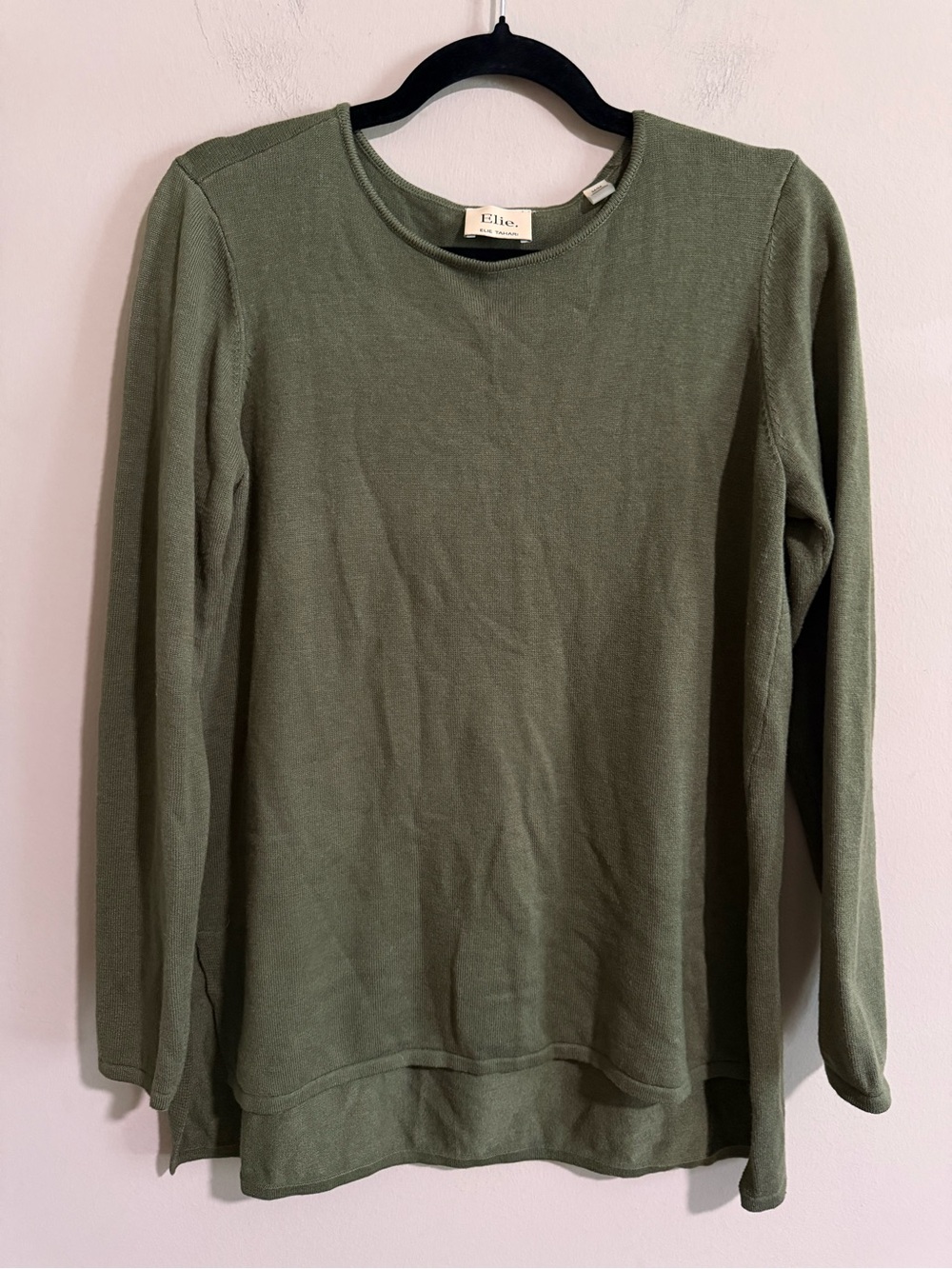 Elie Tahari olive green long-sleeve crewneck sweater, relaxed fit high low